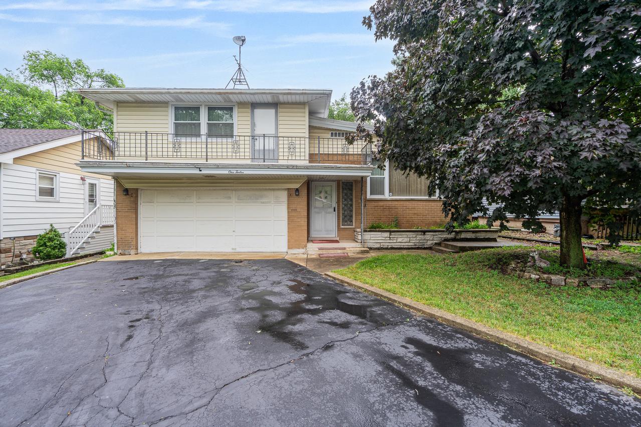 112 Hill St., Willow Springs, IL 60480