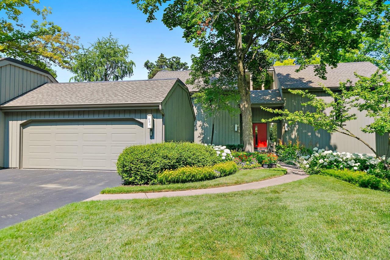 434C Woodview Rd. #C, Lake Barrington, IL 60010