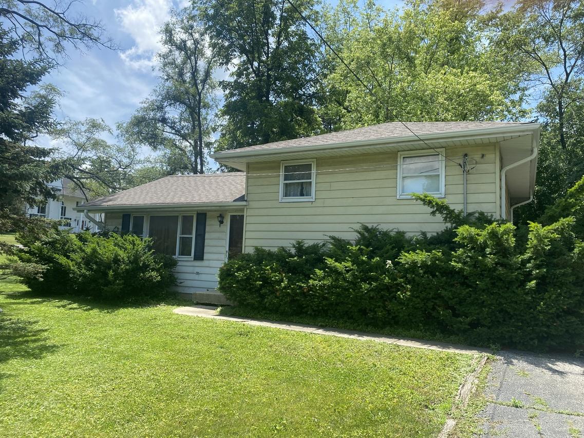 22W080 Valleyview Dr., Glen Ellyn, IL 60137