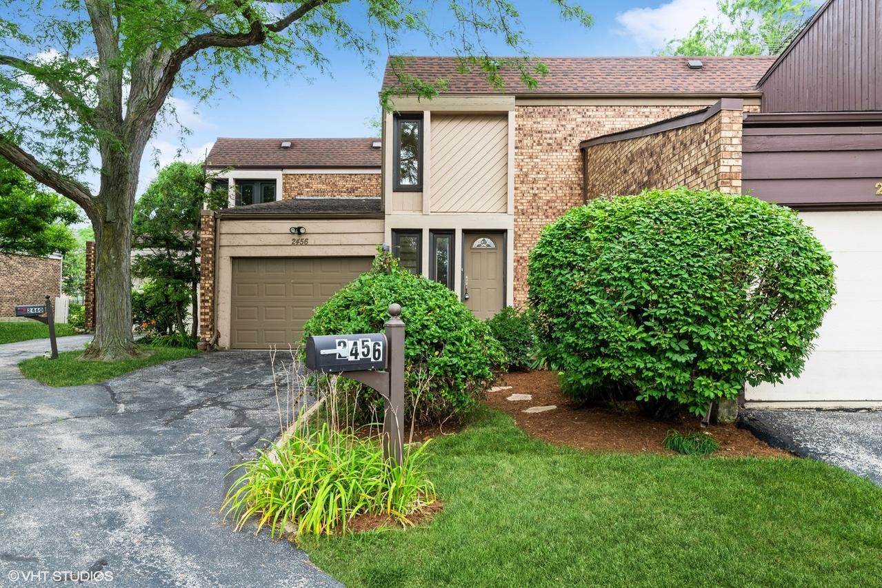 2456 Cobblewood Dr., Northbrook, IL 60062