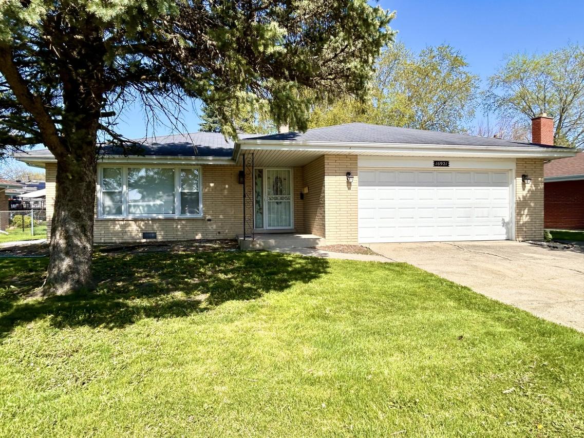 16921 S Ingleside Ave., South Holland, IL 60473