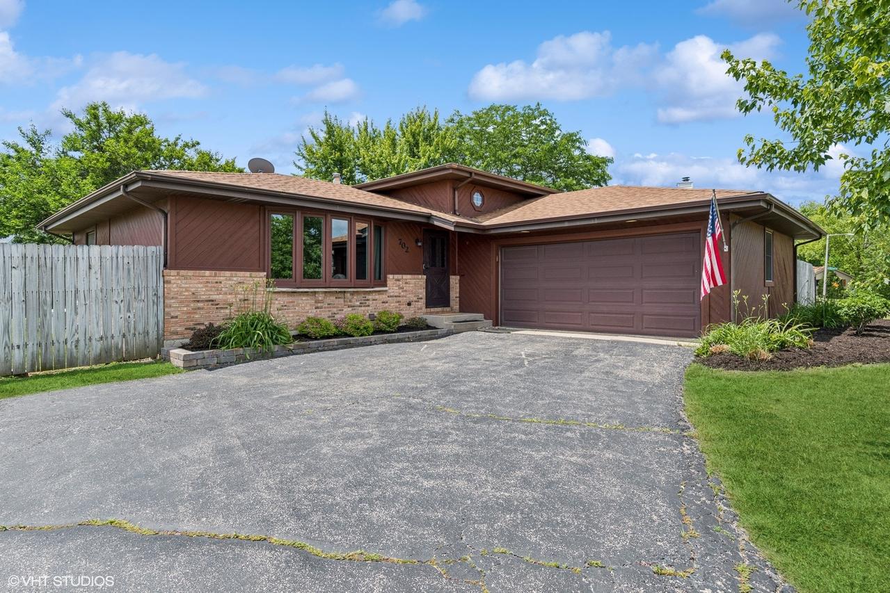 702 Amber Rd., New Lenox, IL 60451