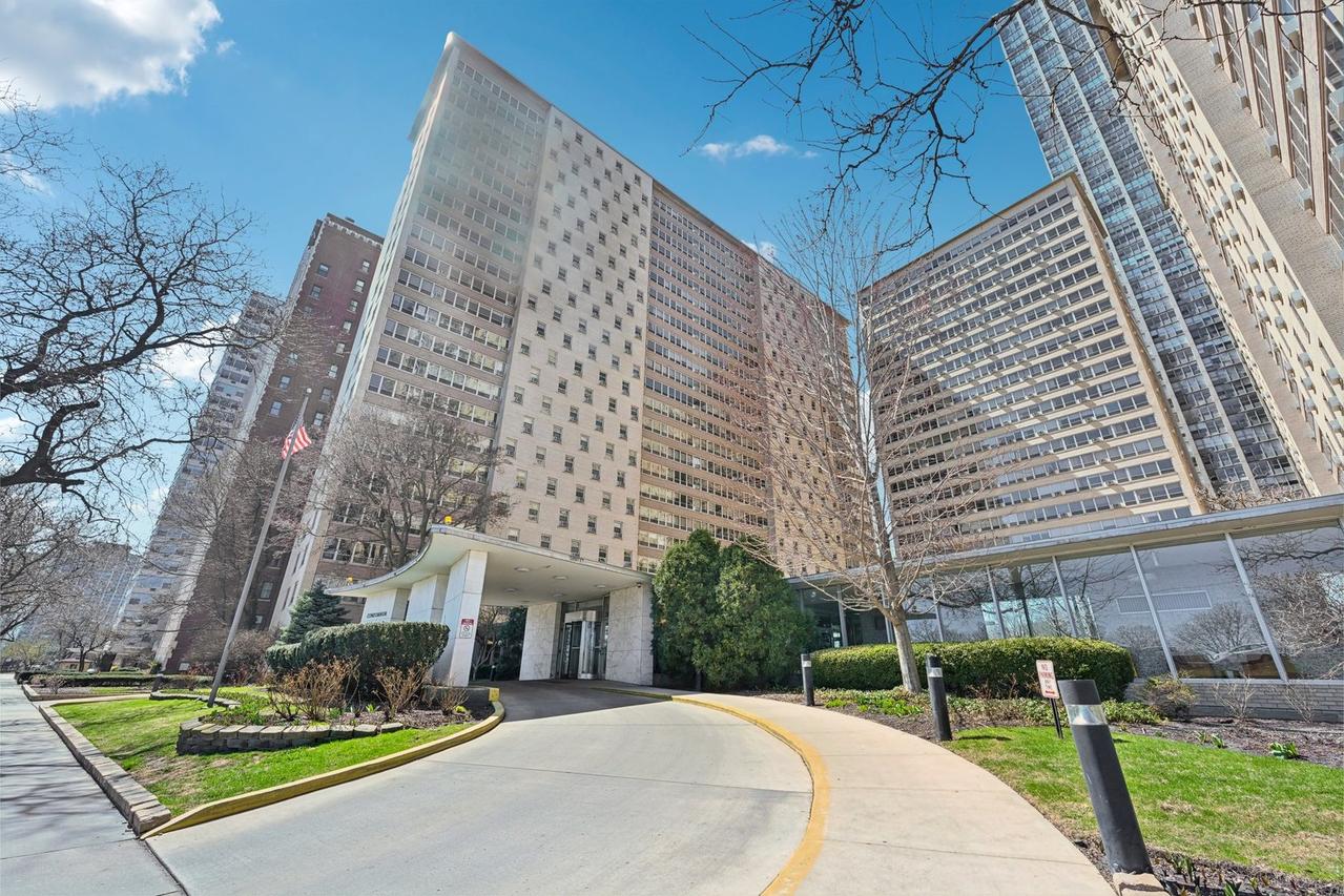 3950 N Lake Shore Dr. #2209, Chicago, IL 60613