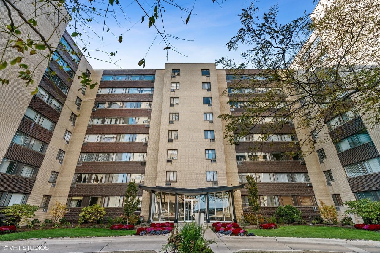 6300 N Sheridan Rd. #216, Chicago, IL 60660