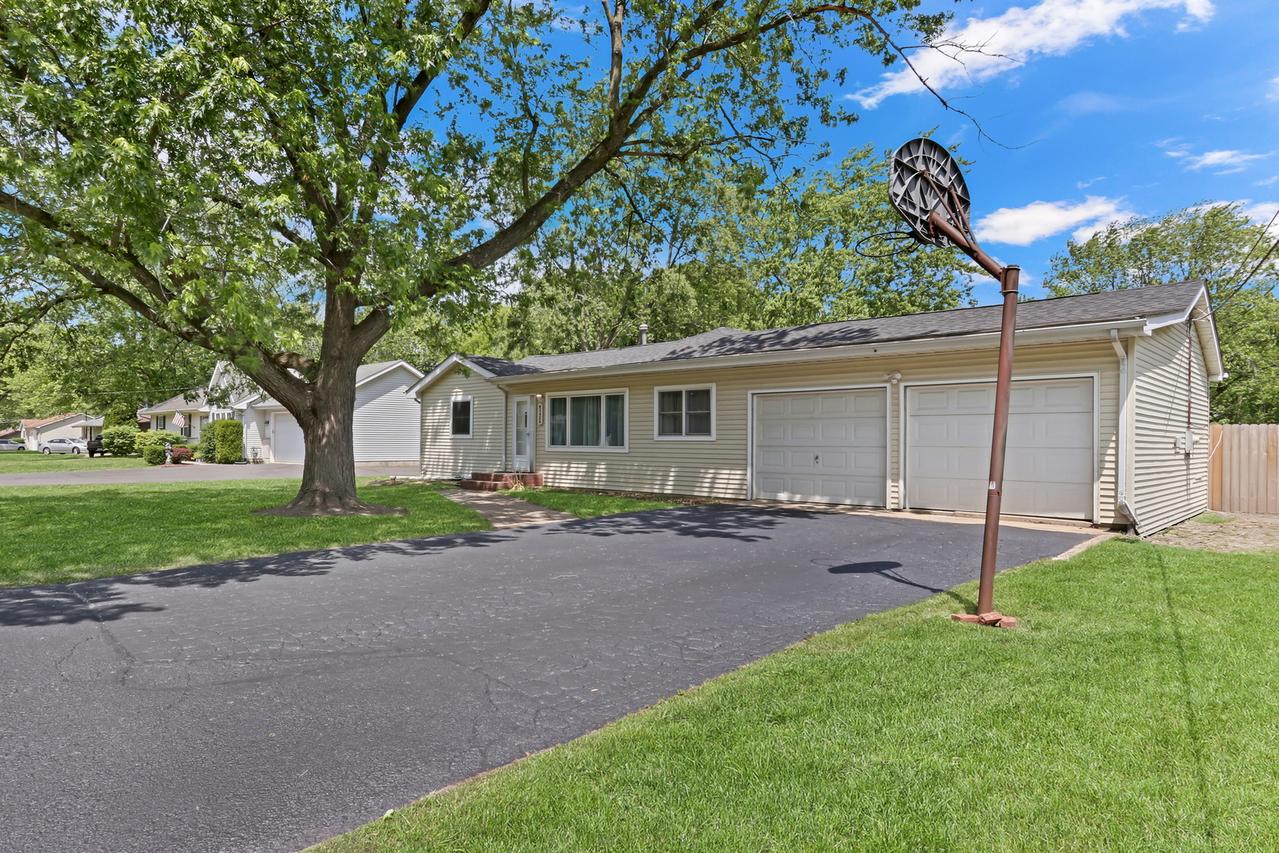 3426 Country Club Ave., Gurnee, IL 60031