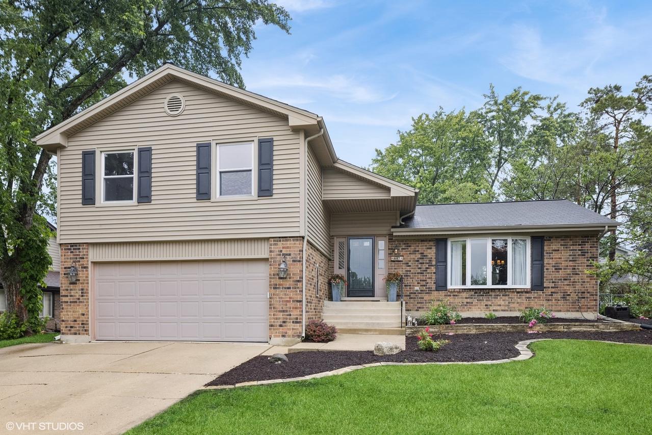 647 Farnham Ln., Wheaton, IL 60189