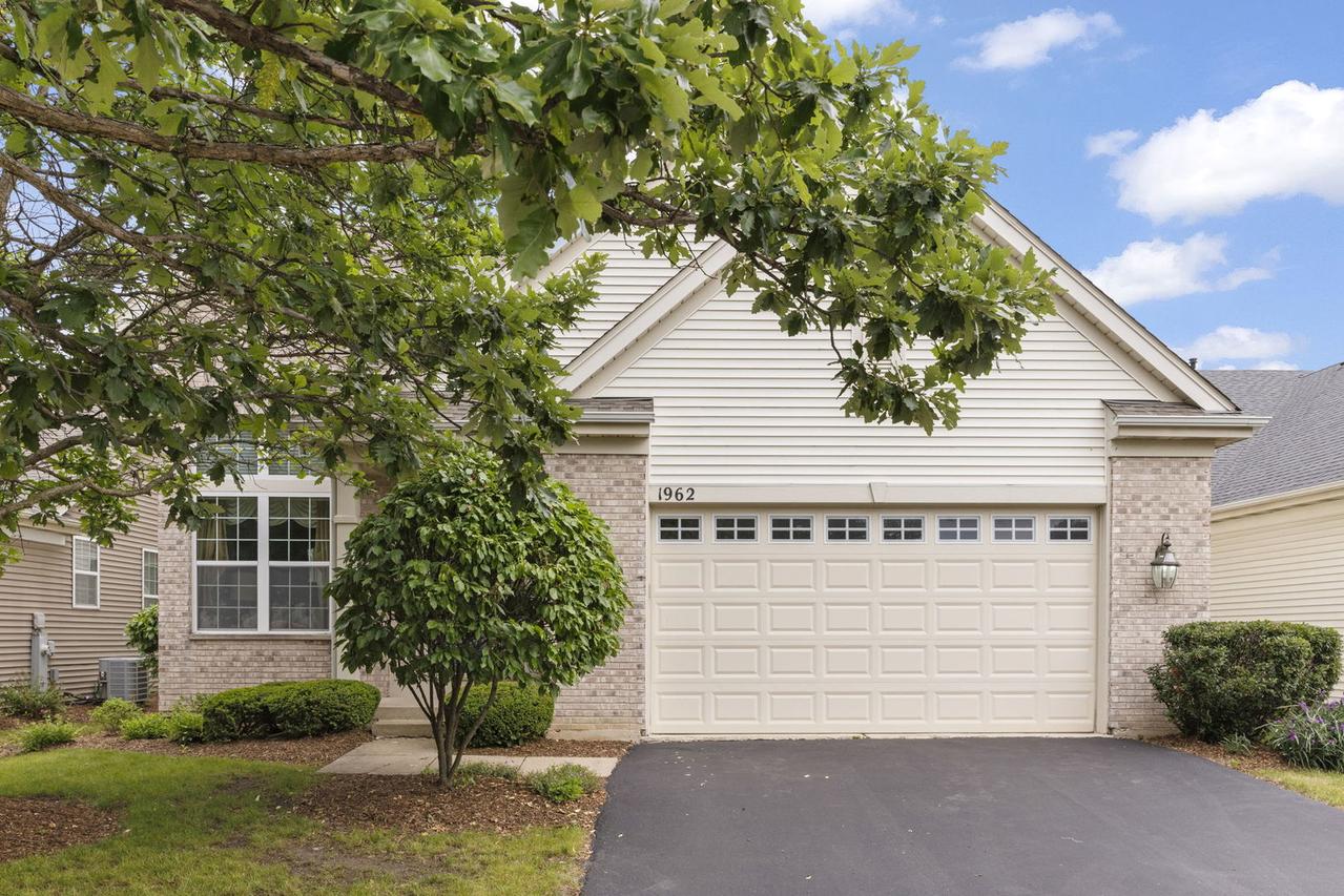 1962 Highbury Ln., Aurora, IL 60502