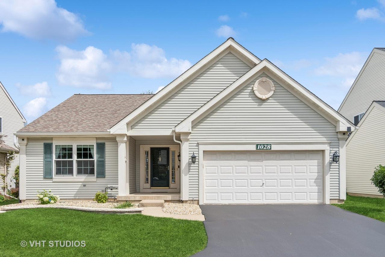 1028 Orchard Lake Dr., Aurora, IL 60506