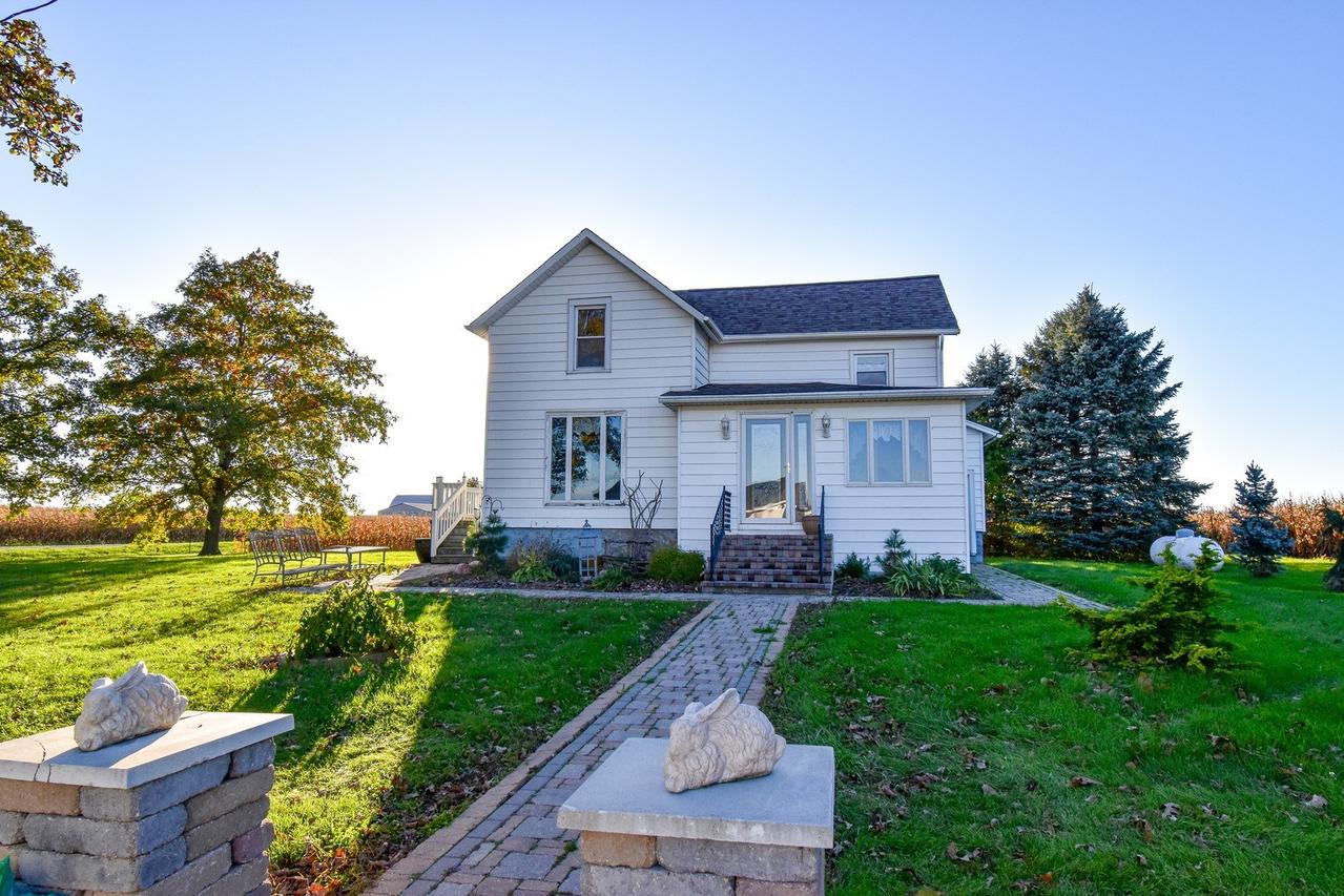 1116 E 2300 North Rd., Danforth, IL 60930