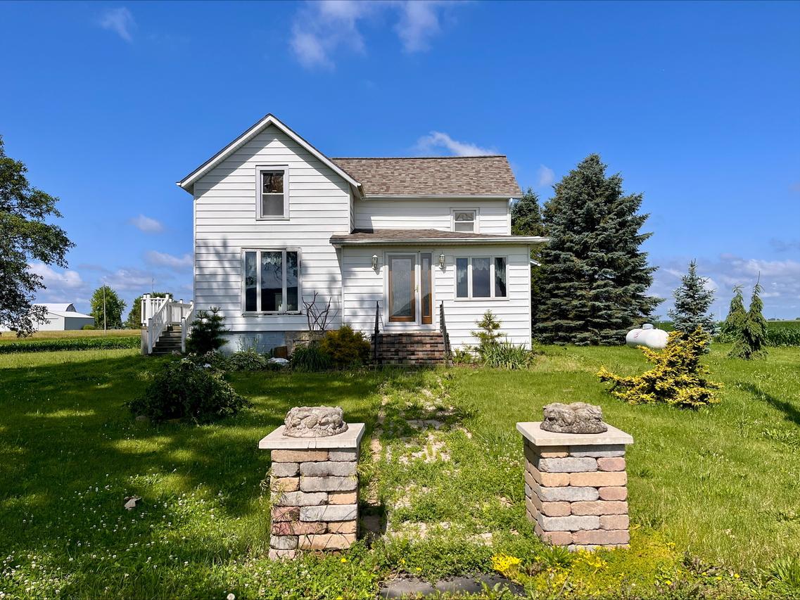 1116 E 2300 North Rd., Danforth, IL 60930