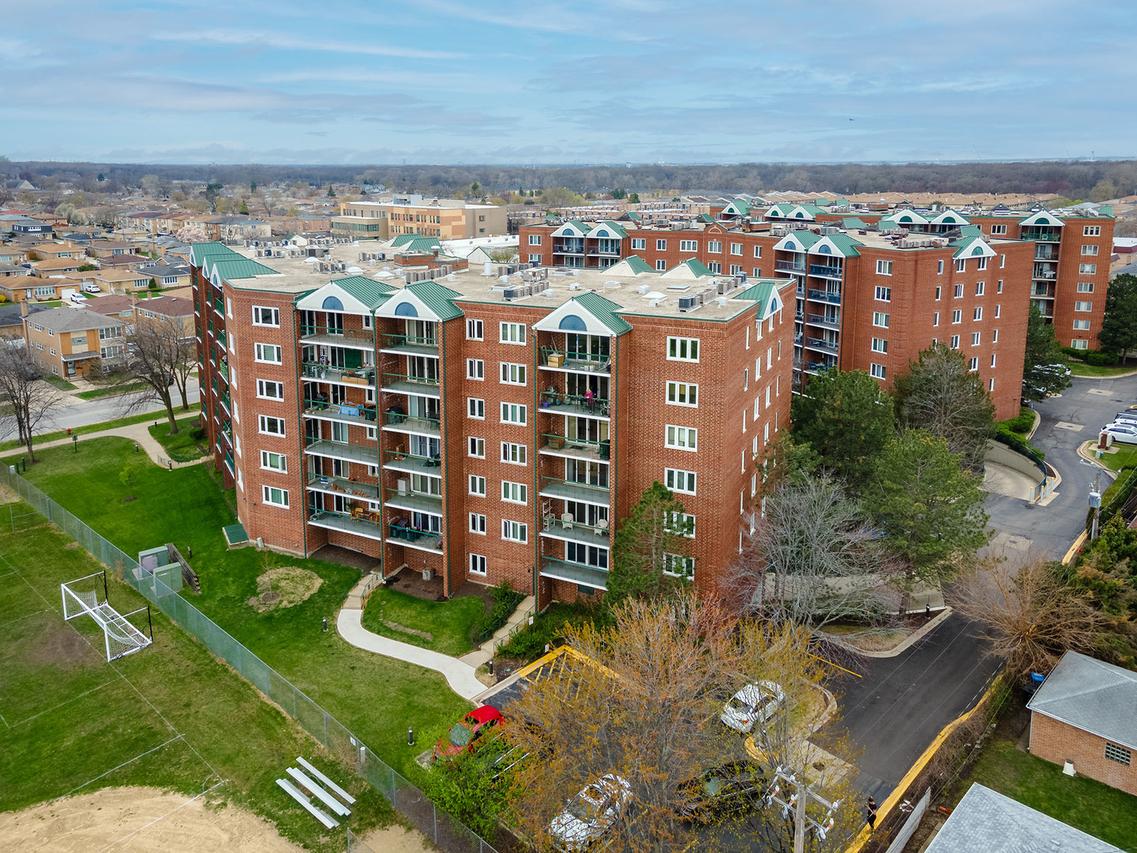 8540 W Foster Ave. #403, Norridge, IL 60706