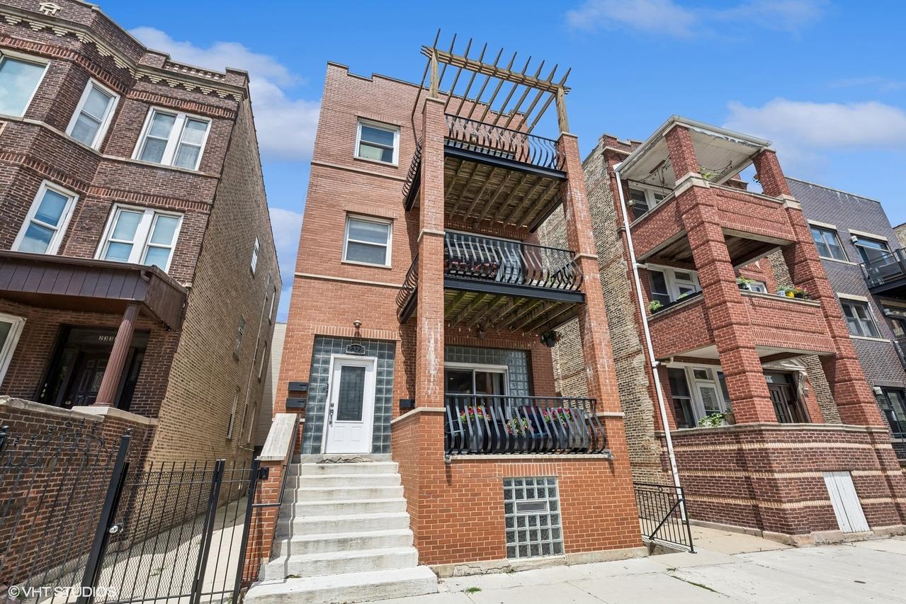 2328 W Augusta Blvd. #1F, Chicago, IL 60622