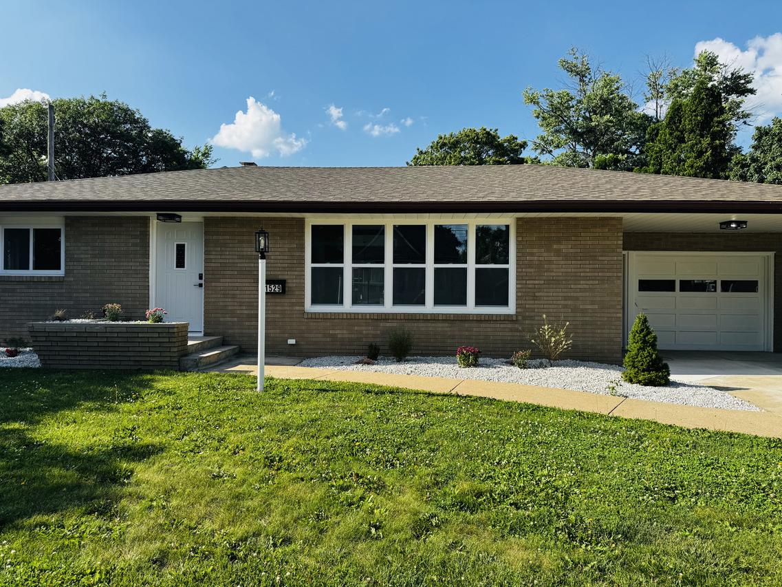 1529 9th St., Peru, IL 61354