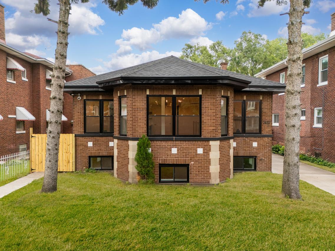 7427 S Oglesby Ave., Chicago, IL 60649