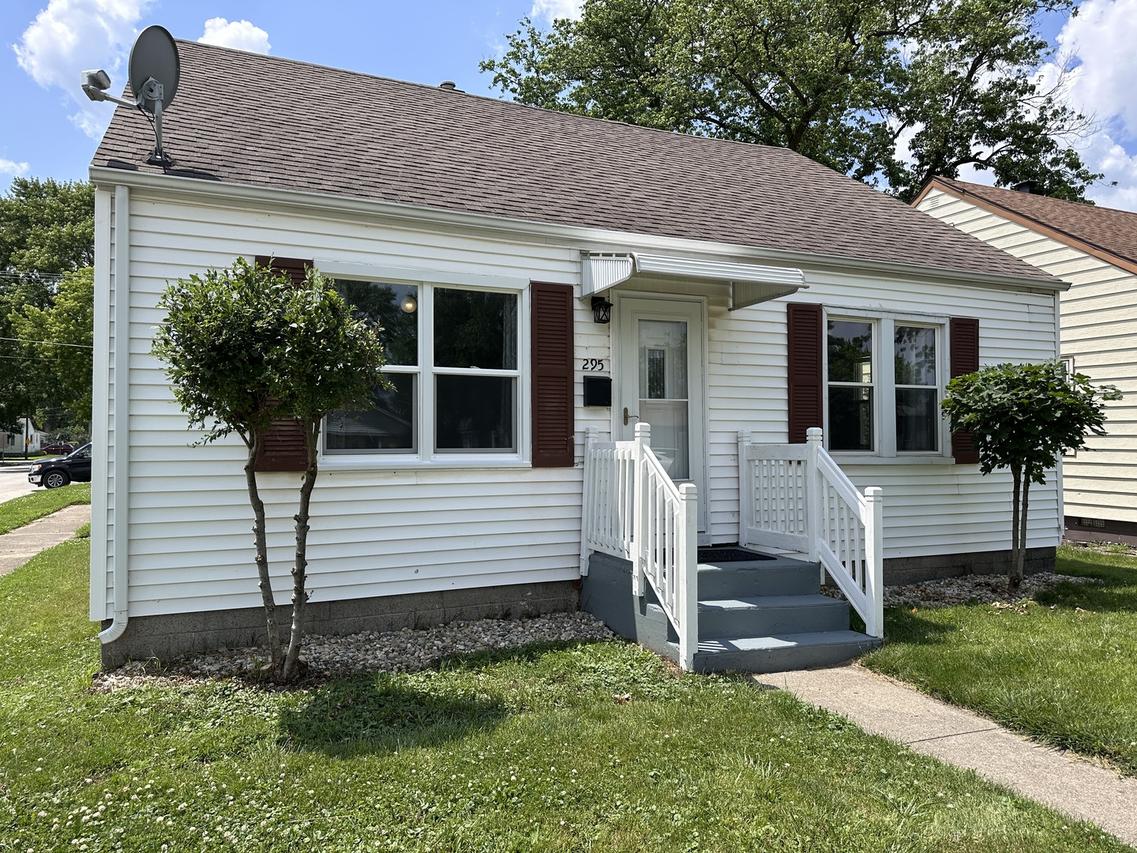 295 S Clinton Ave., Bradley, IL 60915