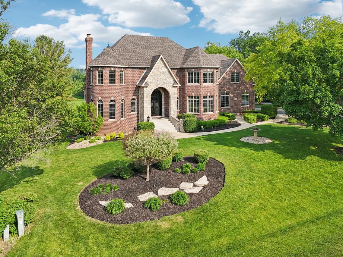 6N707 Brookhaven Ln., St. Charles, IL 60175
