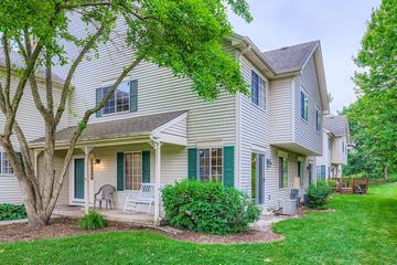 28 W Pheasant Tr., Lake In The Hills, IL 60156