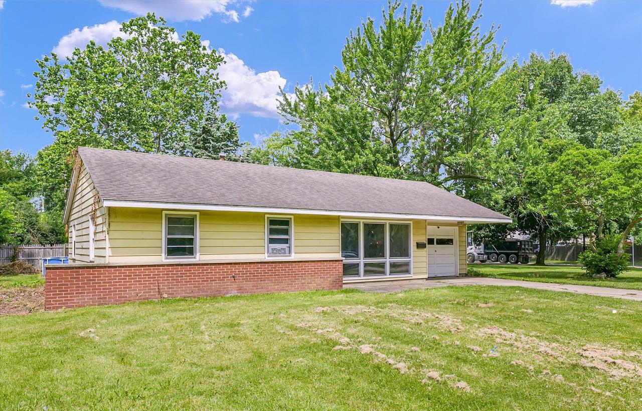 1413 Garden Hills Dr., Champaign, IL 61821