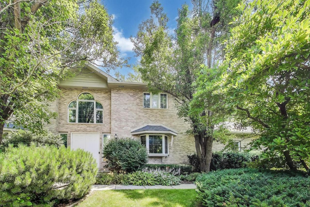 4 Mulberry Dr., Hawthorn Woods, IL 60047