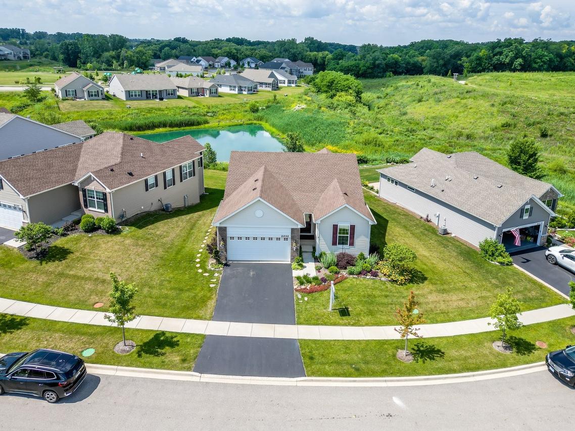 2032 Wentworth Dr., Volo, IL 60020