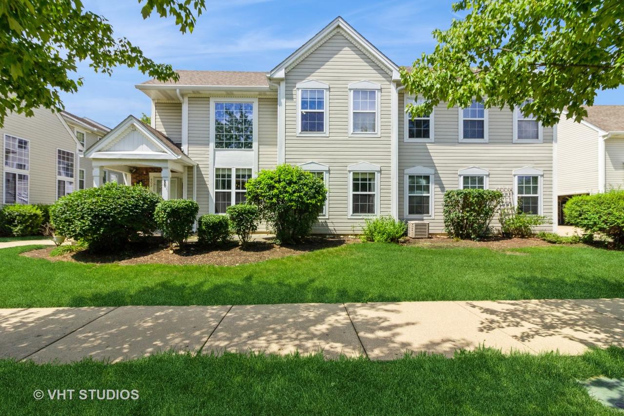 502 Hidden Creek Ln., North Aurora, IL 60542