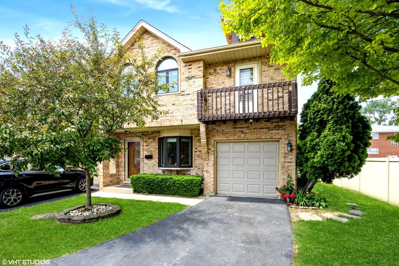 4518 Village Square Ln., Brookfield, IL 60513