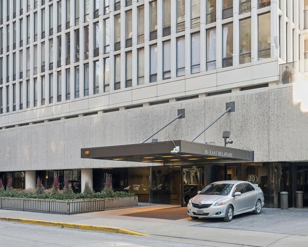 200 E Delaware Pl. #35F, Chicago, IL 60611