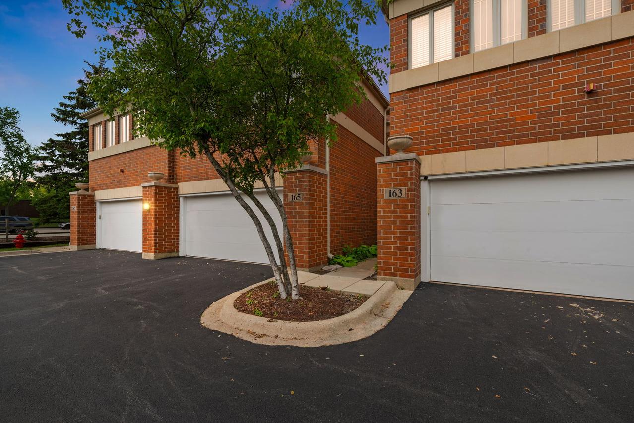 165 Finstad Dr., Libertyville, IL 60048
