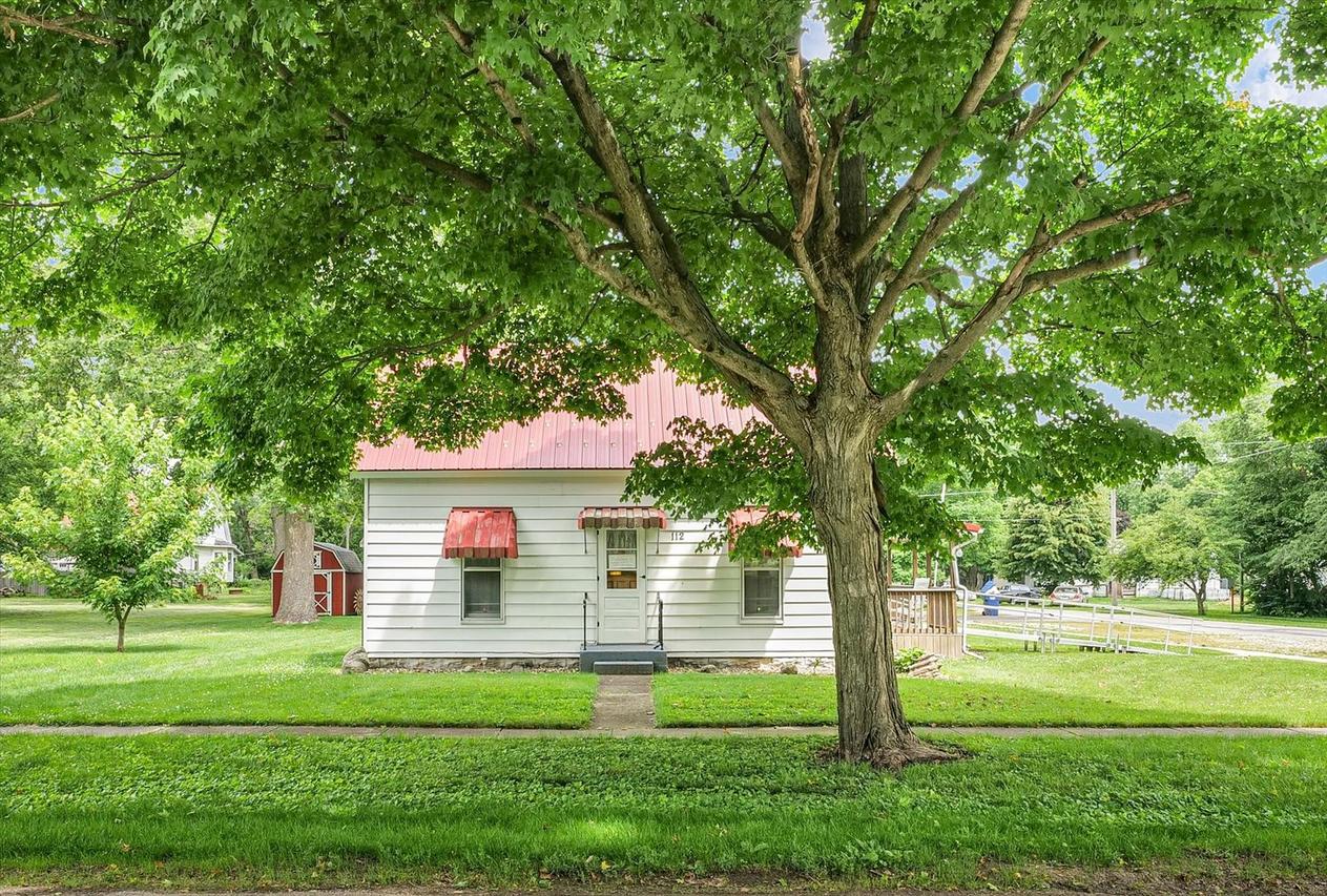 112 4th St., Ivesdale, IL 61851