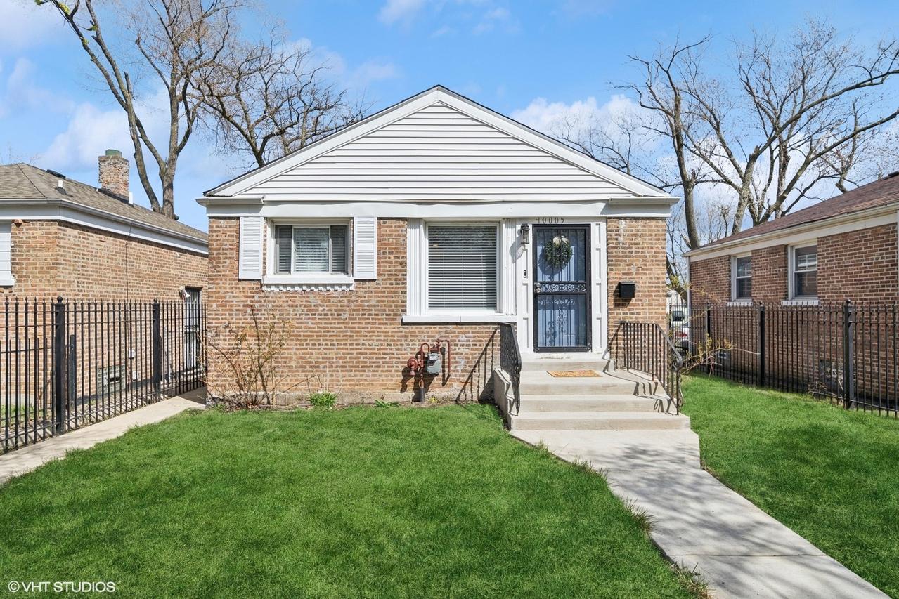 10005 S Calhoun Ave., Chicago, IL 60617