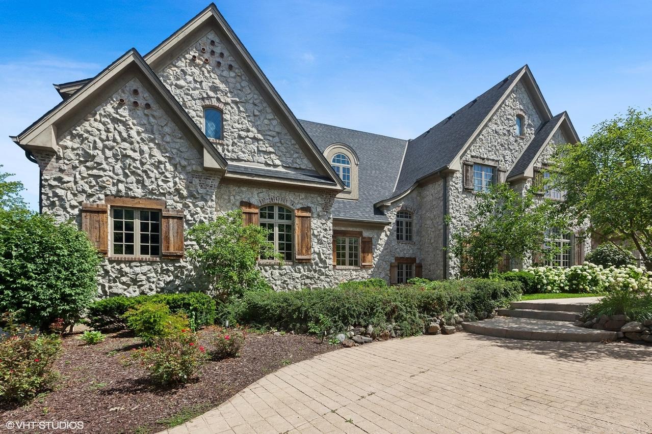 8S223 Derby Dr., Naperville, IL 60540
