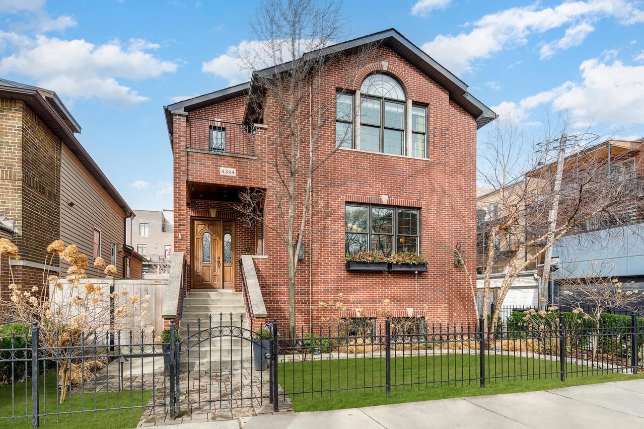 4344 N Claremont Ave., Chicago, IL 60618