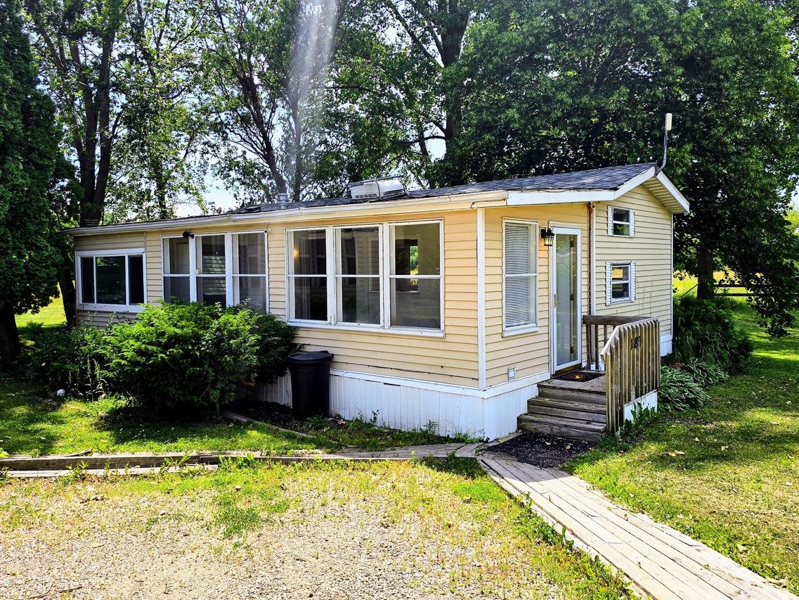 182 Windward Dr., Lakemoor, IL 60051