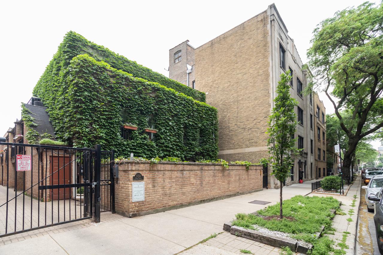 3732 N Pine Grove Ave. #1H, Chicago, IL 60613