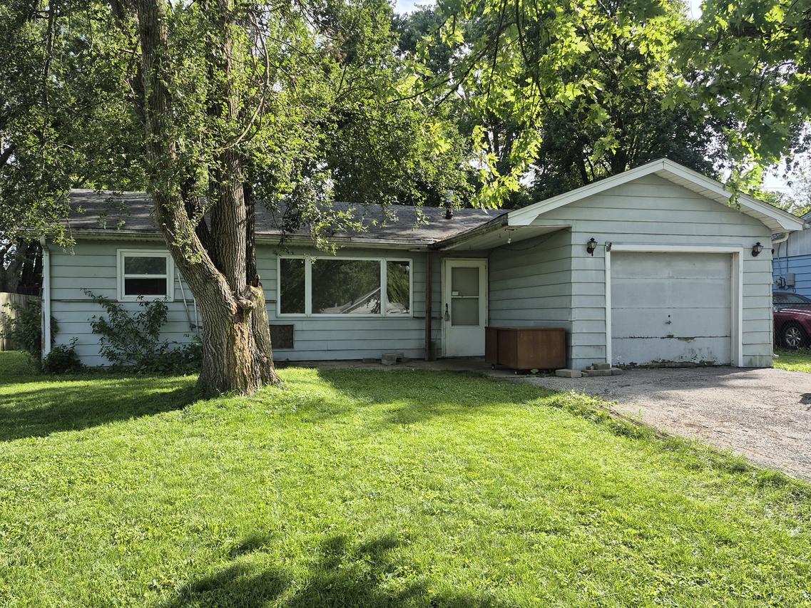 555 W Auburn Ln., Crete, IL 60417