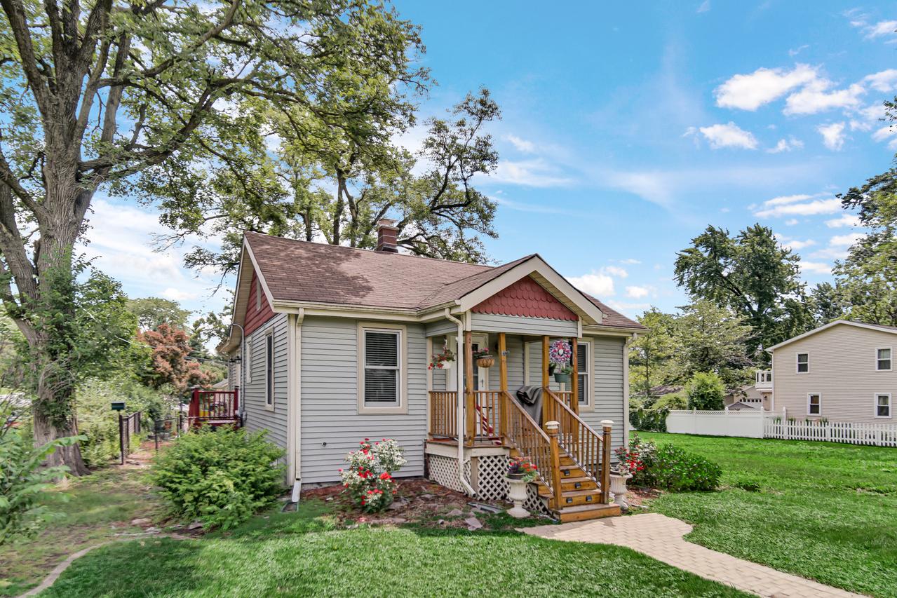 4001 N Washington St., Westmont, IL 60559