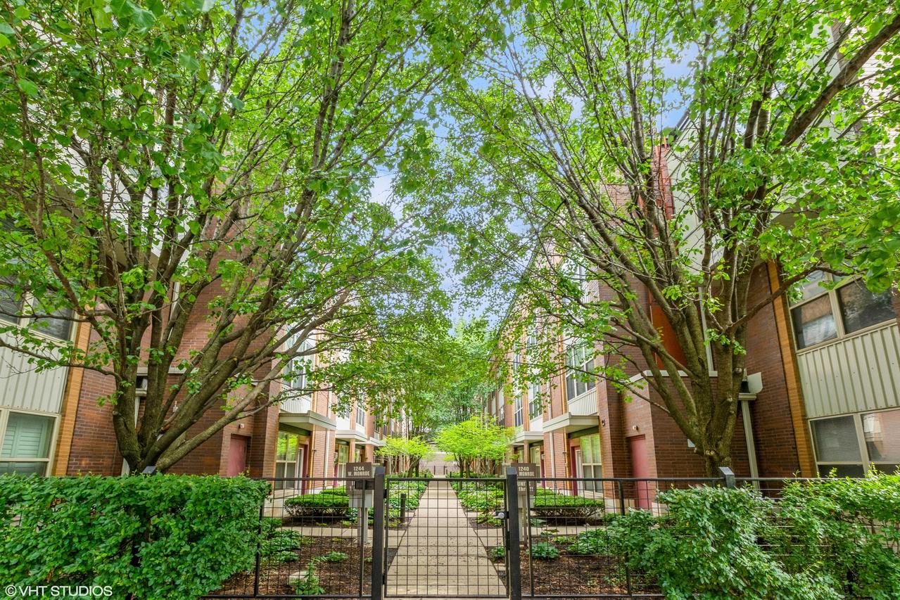 1240 W Monroe St. #7, Chicago, IL 60607