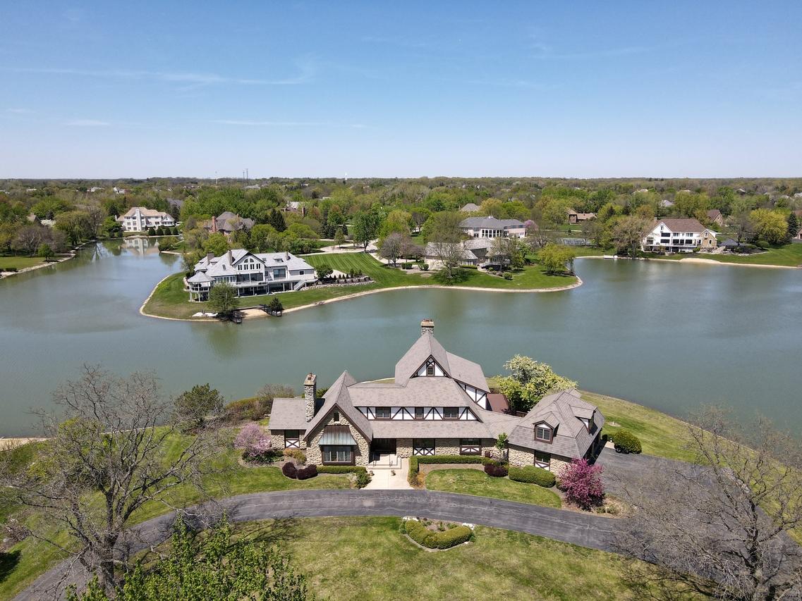 10 Shoreside Dr., South Barrington, IL 60010
