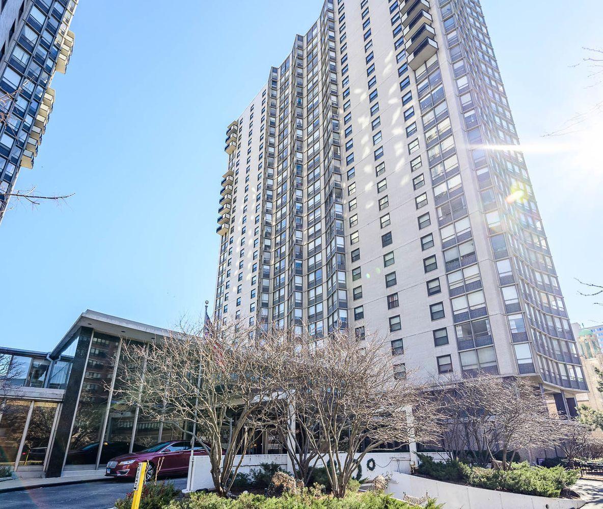 5701 N Sheridan Rd. #10R, Chicago, IL 60660