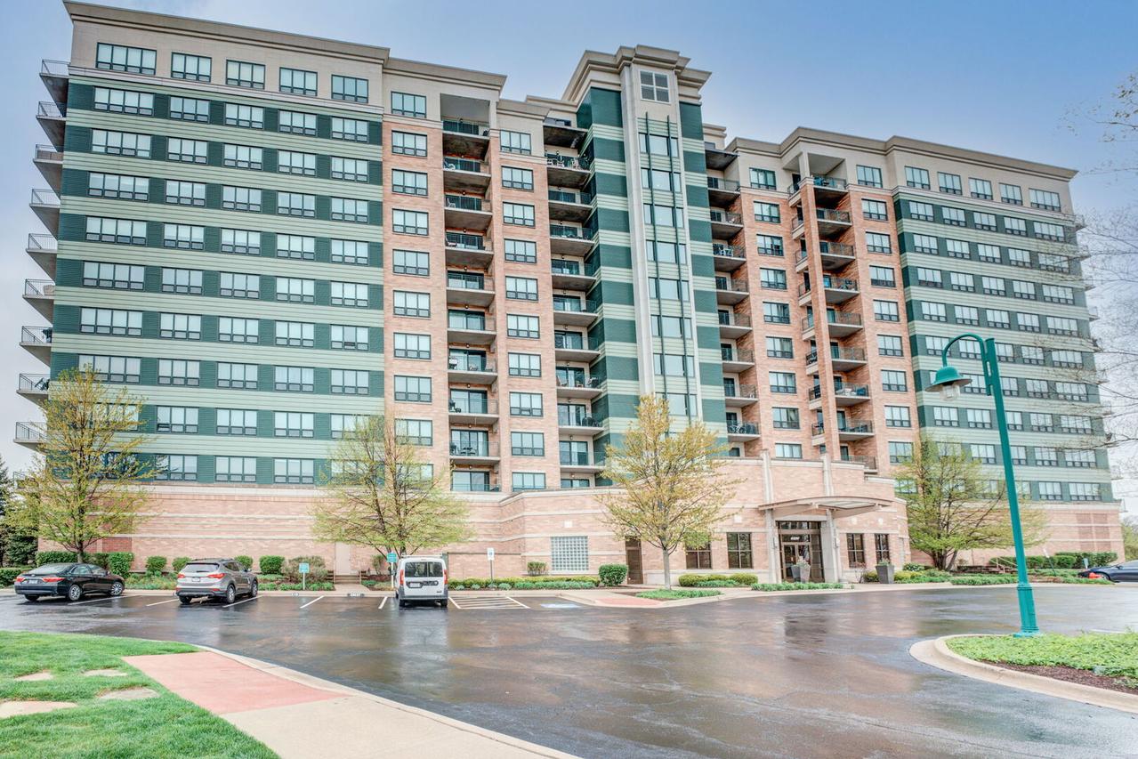 6420 Double Eagle Dr. #E35, Woodridge, IL 60517