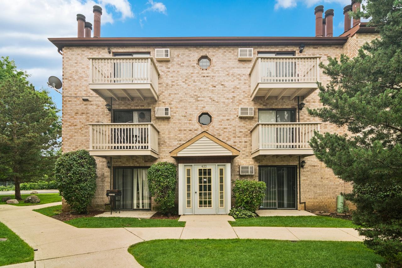 433 E Osage Ln. #1B, Palatine, IL 60074