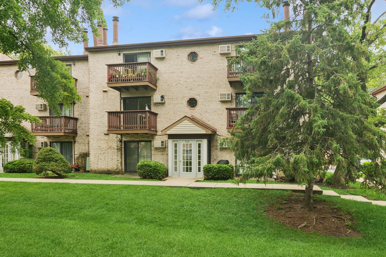 508 Spruce Dr. #2A, Palatine, IL 60074