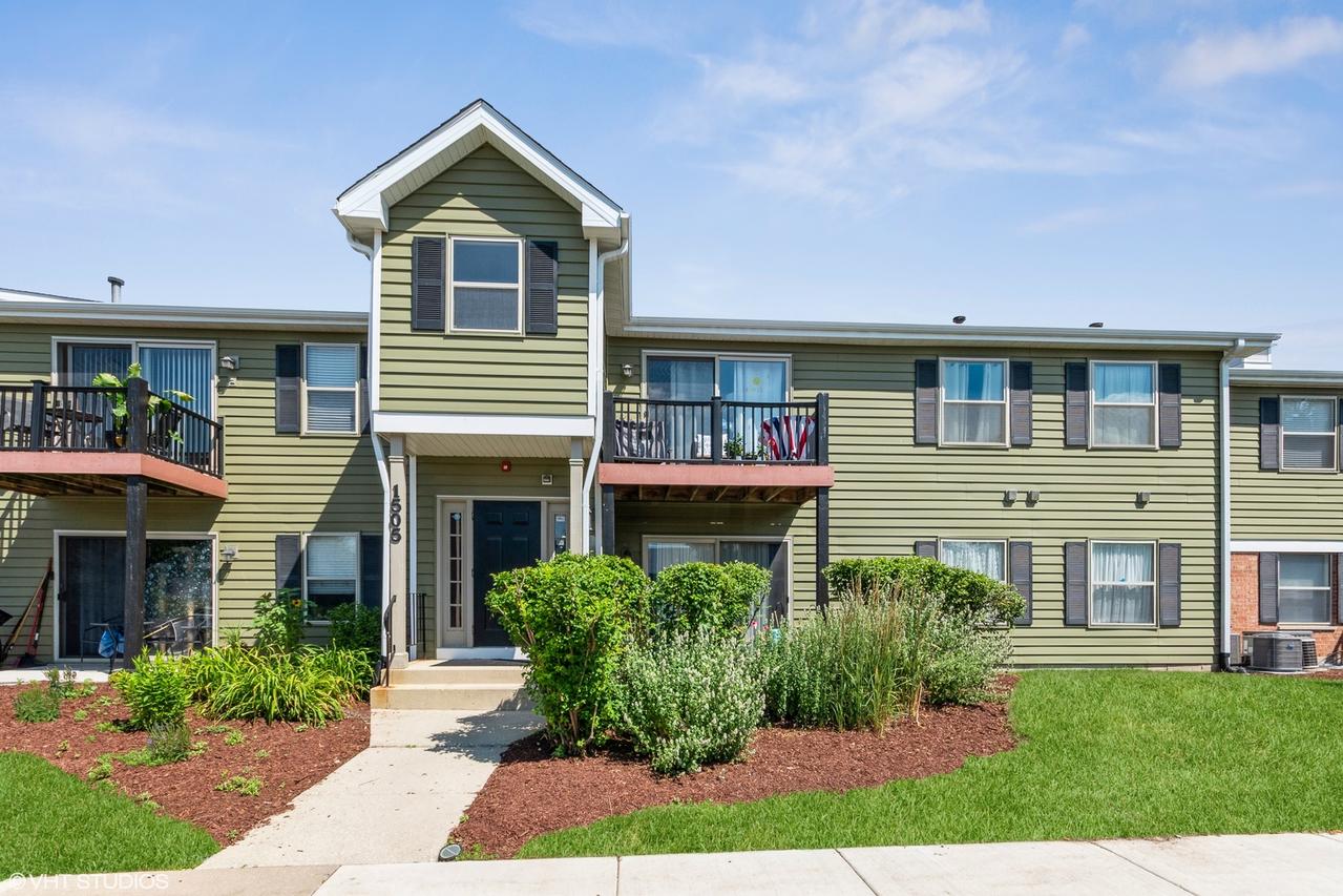 1505 Raymond Dr. #103, Naperville, IL 60563