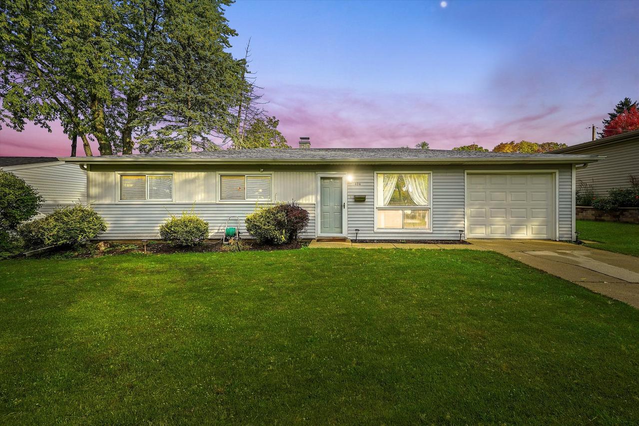 406 Cahill Rd., Streamwood, IL 60107