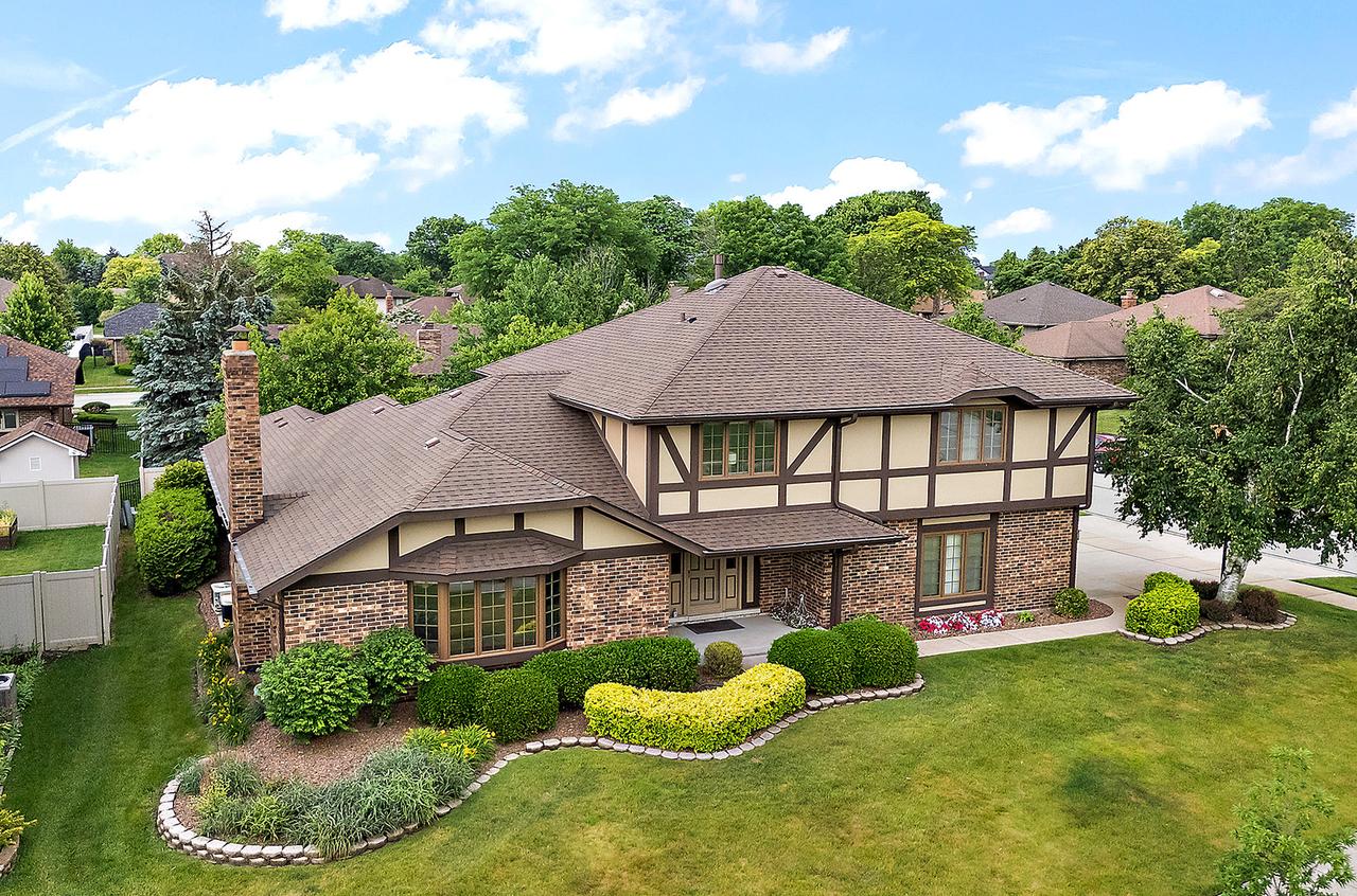 8257 Chertsey Ct., Orland Park, IL 60462