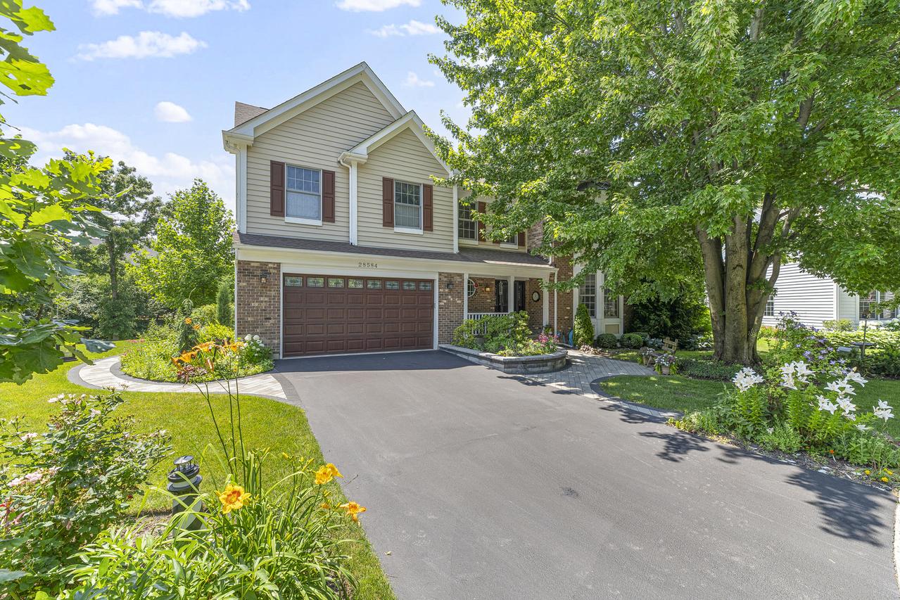 28584 Ashford Ct., Lake Bluff, IL 60044