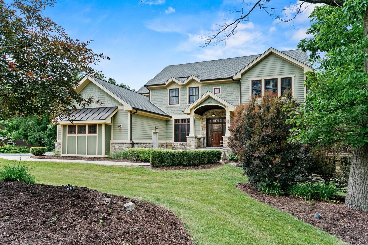 1415 Oakview Ter., Woodstock, IL 60098