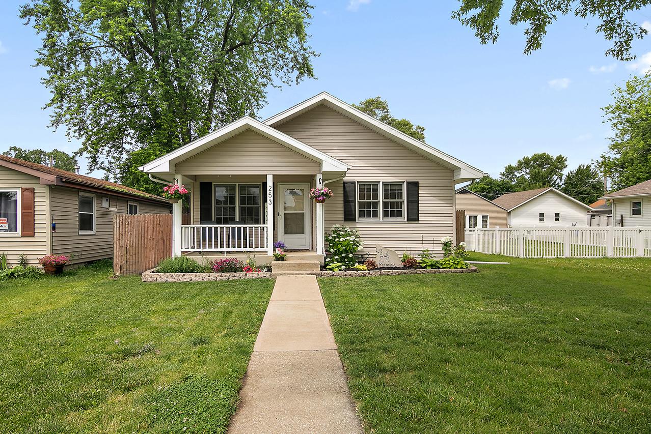 253 N Jackson Ave., Bradley, IL 60915