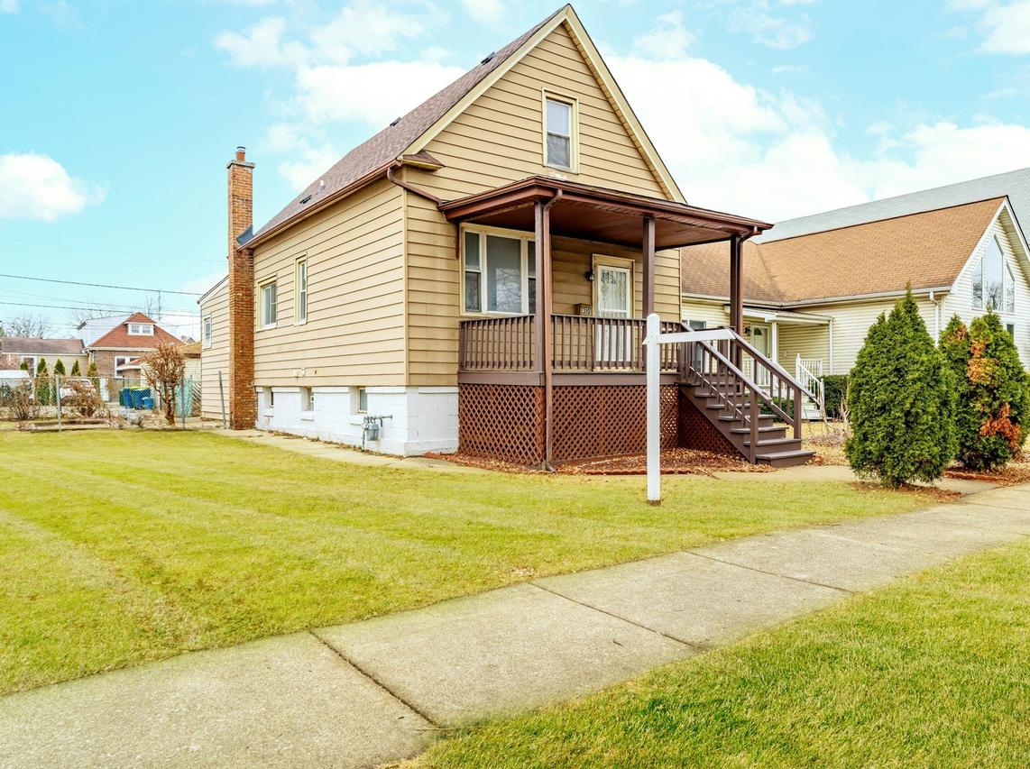 30 Washington Ave., La Grange, IL 60525