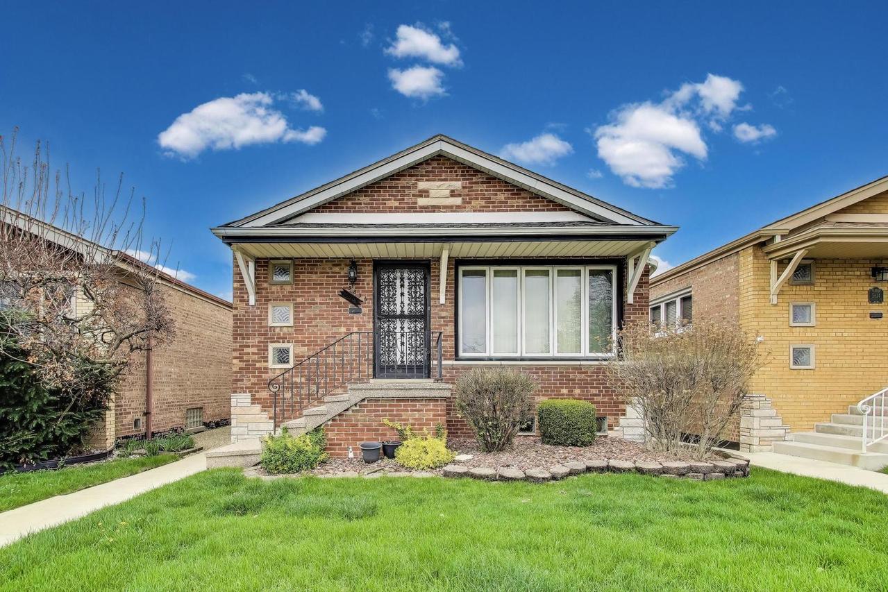 5836 S Menard Ave., Chicago, IL 60638